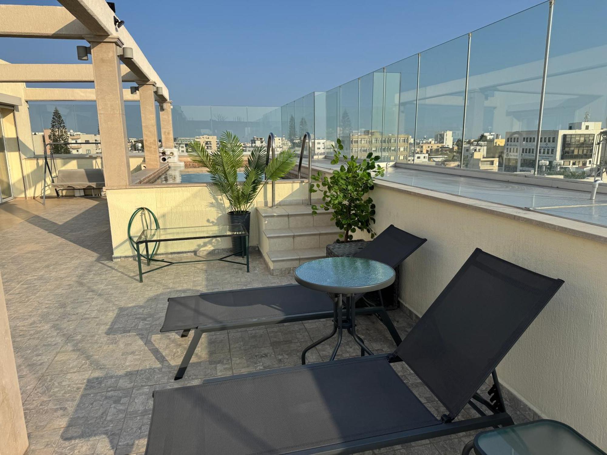 Huge Penthouse With Private Pool Appartement Paphos Buitenkant foto