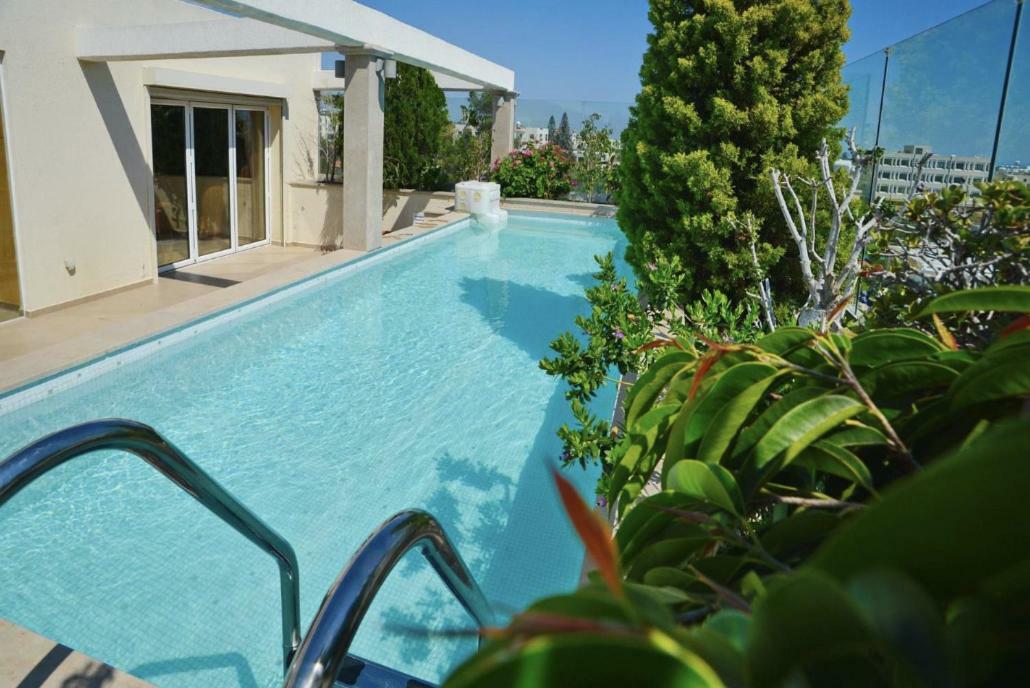 Huge Penthouse With Private Pool Appartement Paphos Buitenkant foto